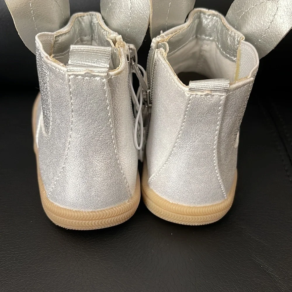Cat & Jack baby’s boot
